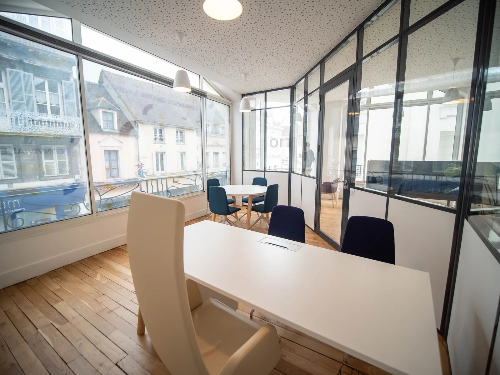 T10 - Coworking, Private office, 1 desk, Auxerre
