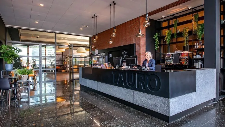 Tauro Amsterdam, Receptie, Amsterdam
