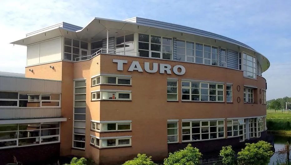 Tauro Oegstgeest, Façade, Oegstgeest