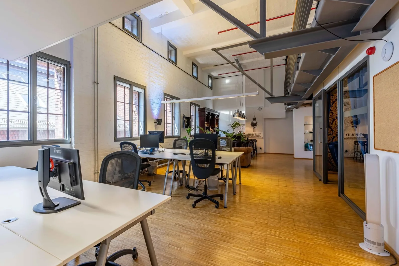 Thunderbolt Collective, Großraumbüro, Berlin