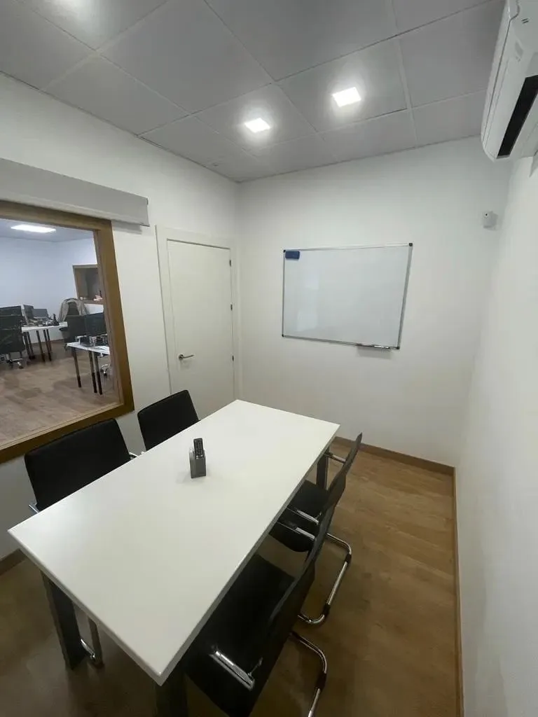 Topyco, Salle de réunion 4 personnes, Grenade