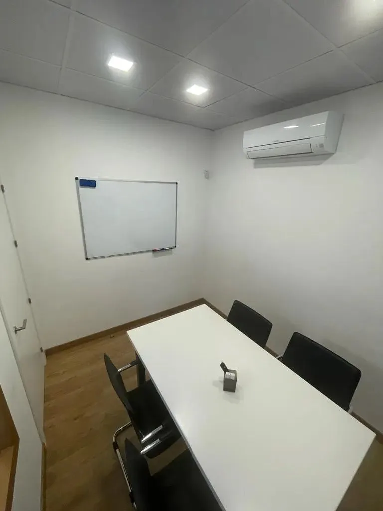 Topyco, Salle de réunion 4 personnes, Grenade
