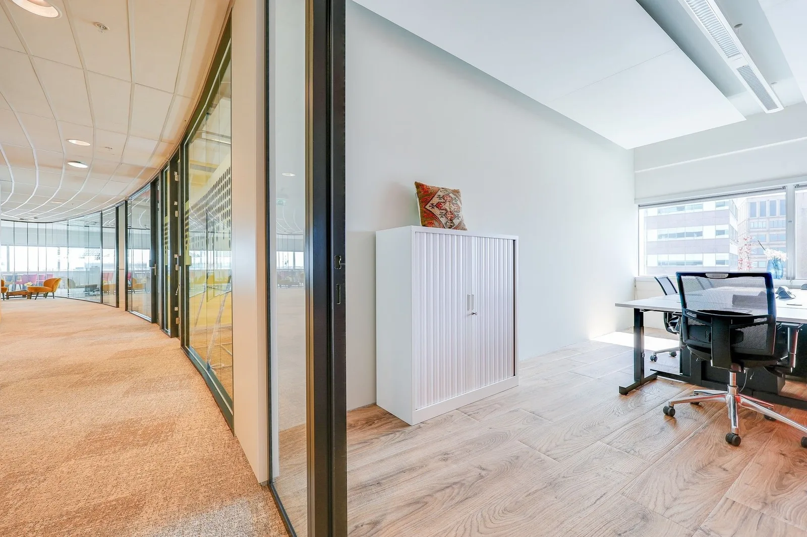 Tribes Amsterdam Arena, Privékantoor met 2 werkplekken, Amsterdam