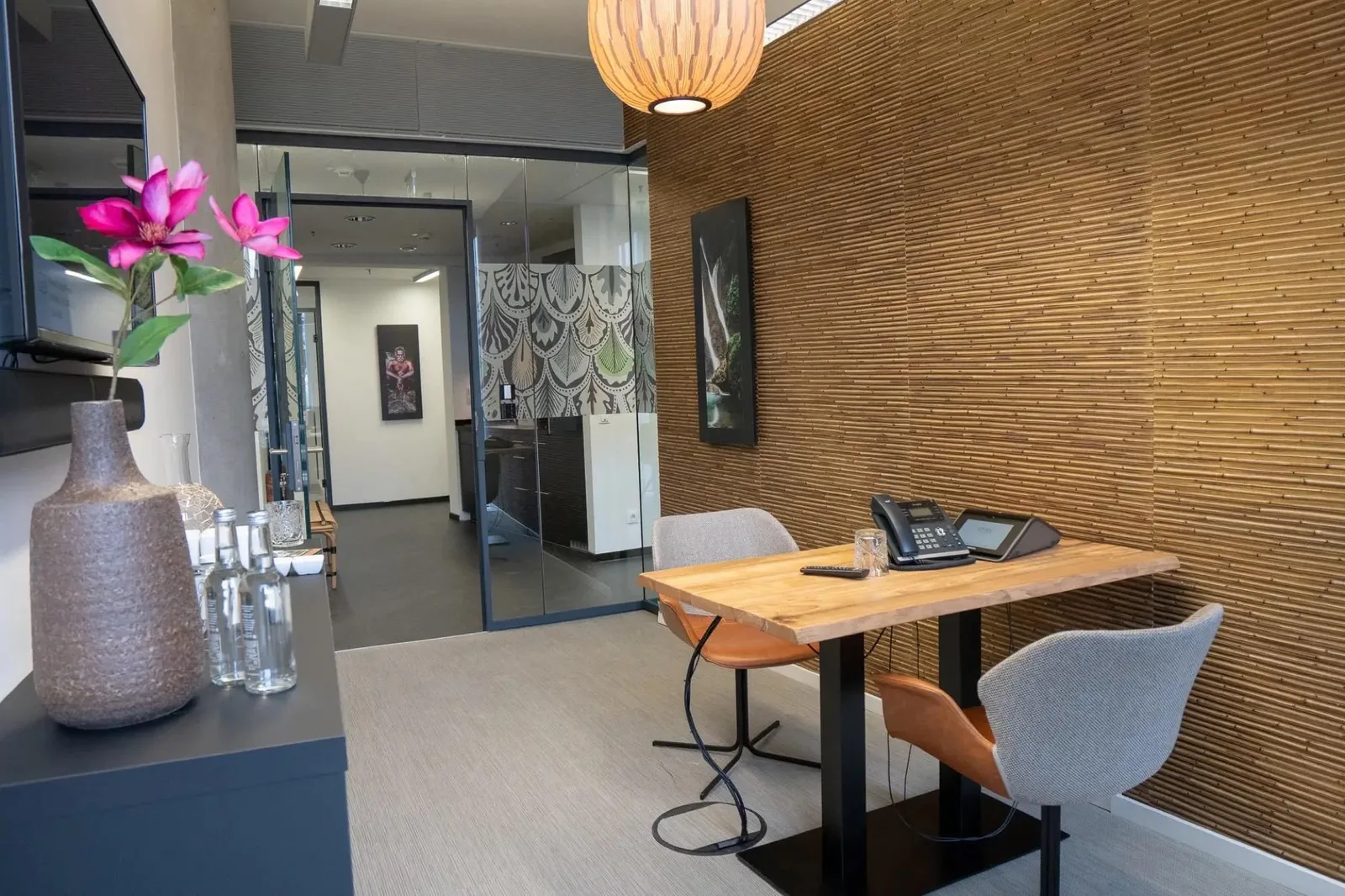 Tribes Frankfurt Baseler, Besprechungsraum für 2 Personen, Frankfurt am Main