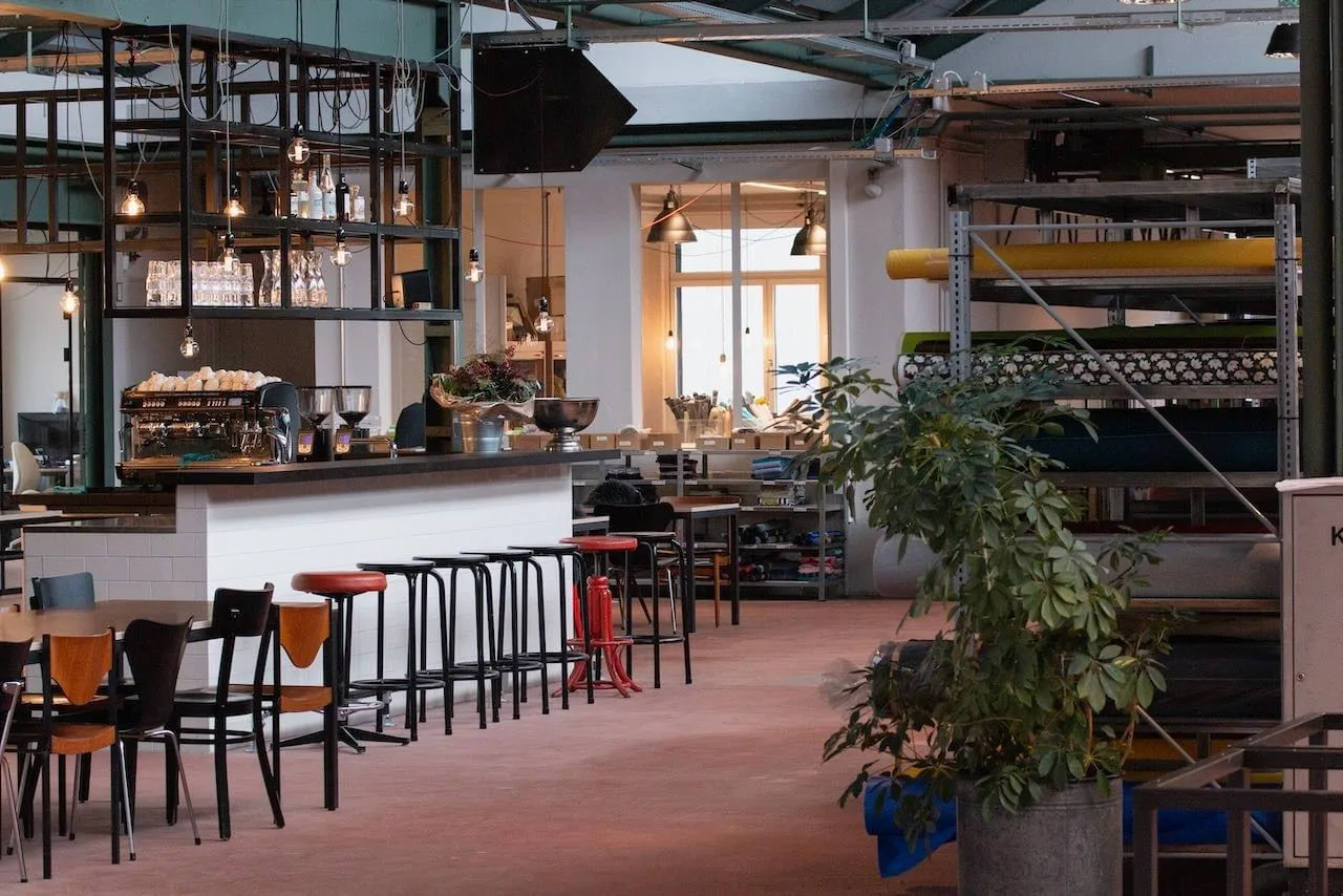 Usine Sutz, Cafeteria, Sutz-Lattrigen