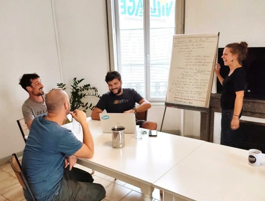 Le Village Coworking & Compagnie, Salle de réunion 6 personnes, Nîmes