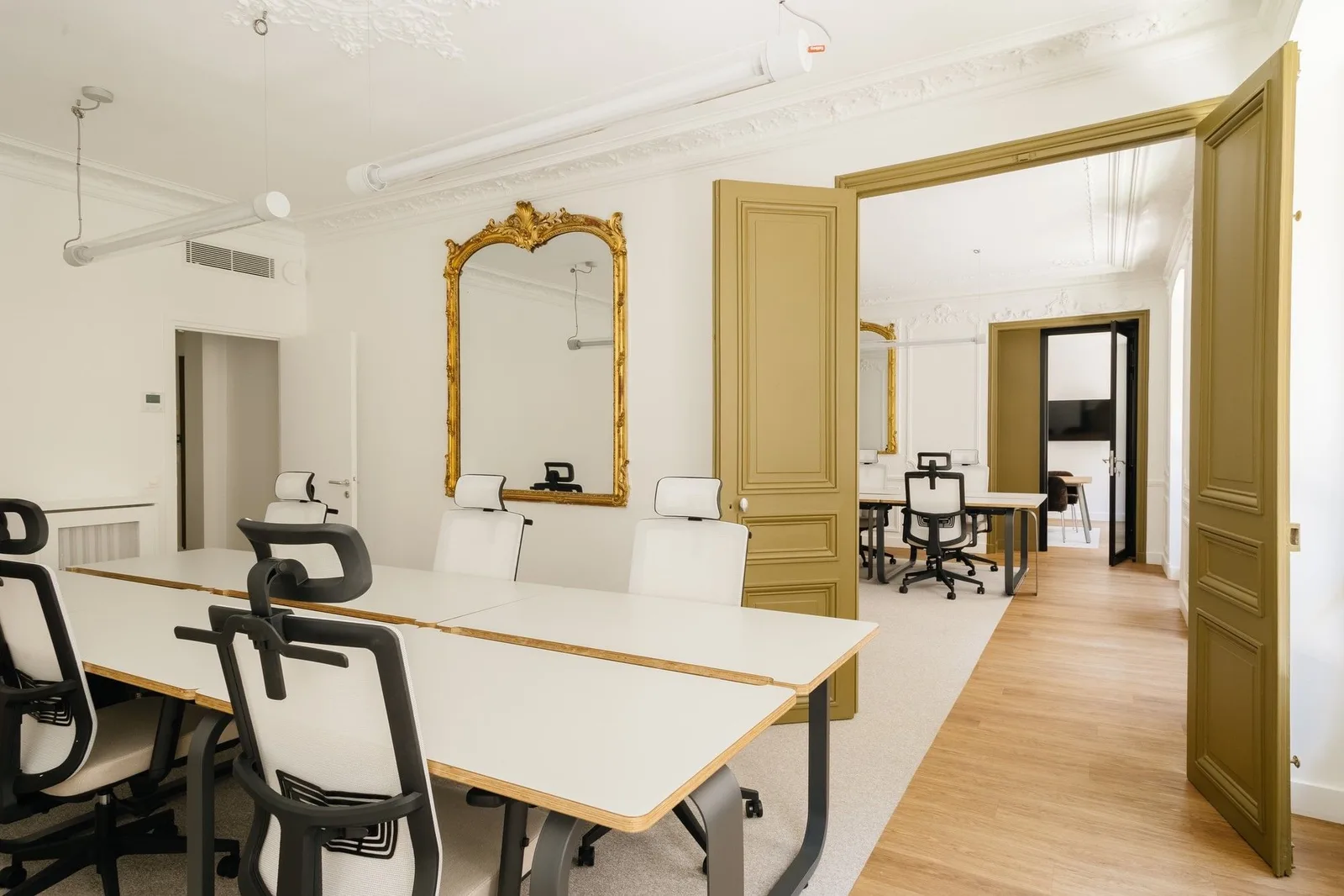 Volum Washington - 32 postes, Privatbüro mit 6 Arbeitsplätzen, Paris 8e