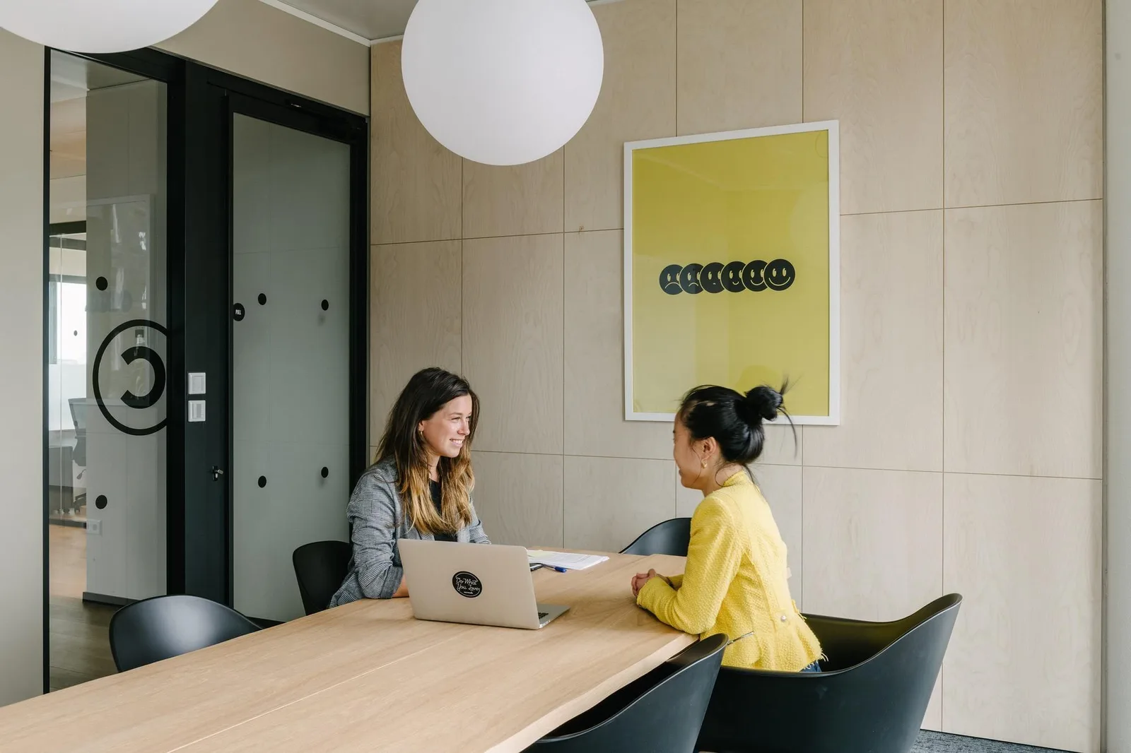 WeWork Strawinskylaan, Meeting room for 6 people, Amsterdam