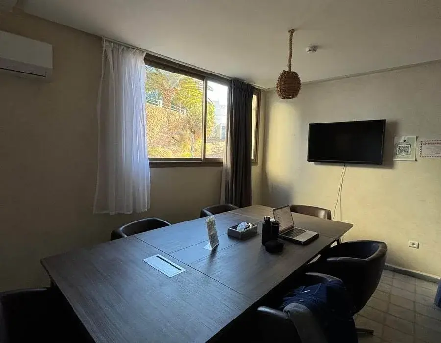 Mini salle de réunion — Manzili Workspace