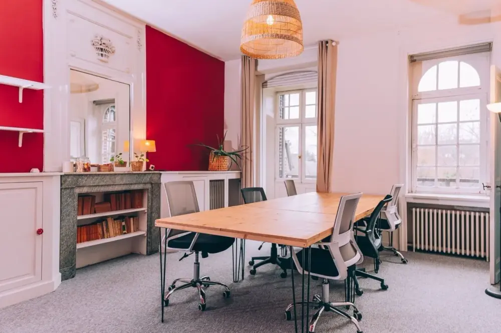 Bureau privatif 10 postes avec terrasse — Manoir du Baz