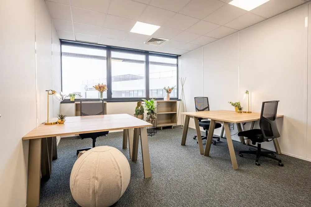 Bureau 4 - 4 postes (22m²) — B'CoWorker Strasbourg Schiltigheim