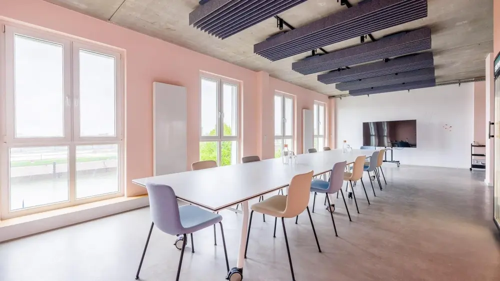 Meetingraum Hafenblick · Collective.Ruhr Duisbourg-Ruhrort