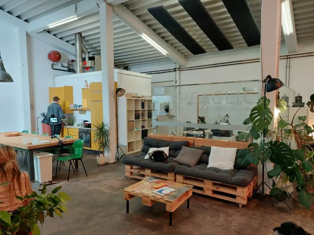 STRESE54 creative coop