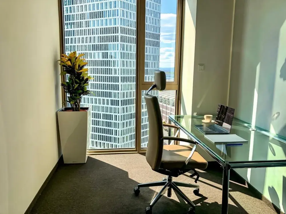 K-1 BusinessClub Tower 185
