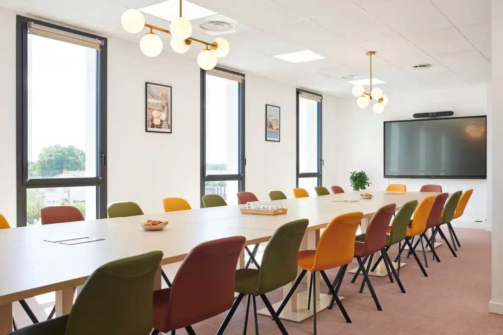Salle de réunion 26 personnes — Cos 44