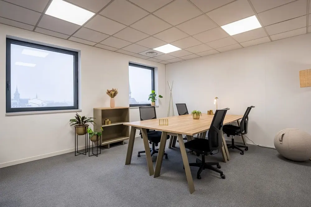 Bureau 25 - 4 postes (20m²) — B'CoWorker Strasbourg Schiltigheim