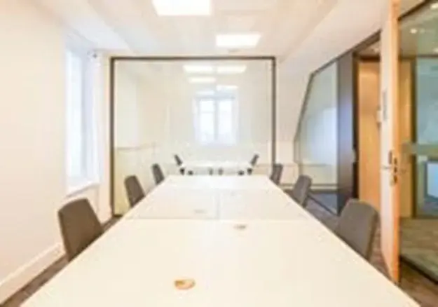 Bureau privatif 8 personnes — Wojo Saint-Lazare