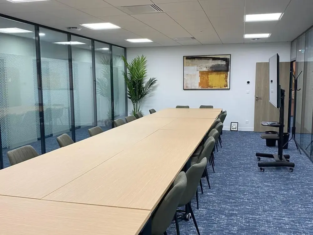 Salle 20 personnes · Bureaux & Co Cesson-Sévigné