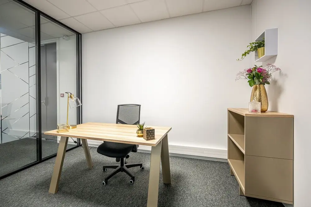 Bureau B37 - 1 poste (8m²) — B'CoWorker Strasbourg Schiltigheim