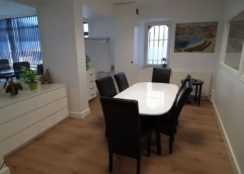 Salle de Réunion en semaine — Neo Factory