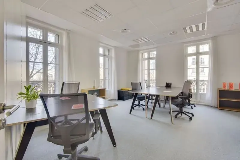 Accès Bureau privatif 5 personnes · Newton Offices Joliette