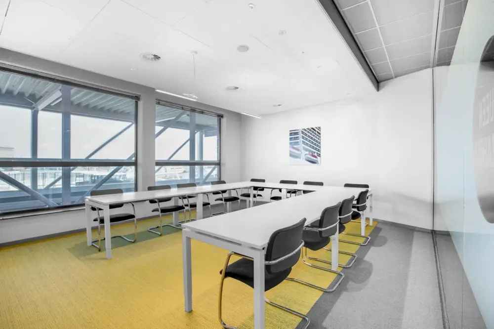 Room MAYON — Regus MANILA, 8 Rockwell - Makati City