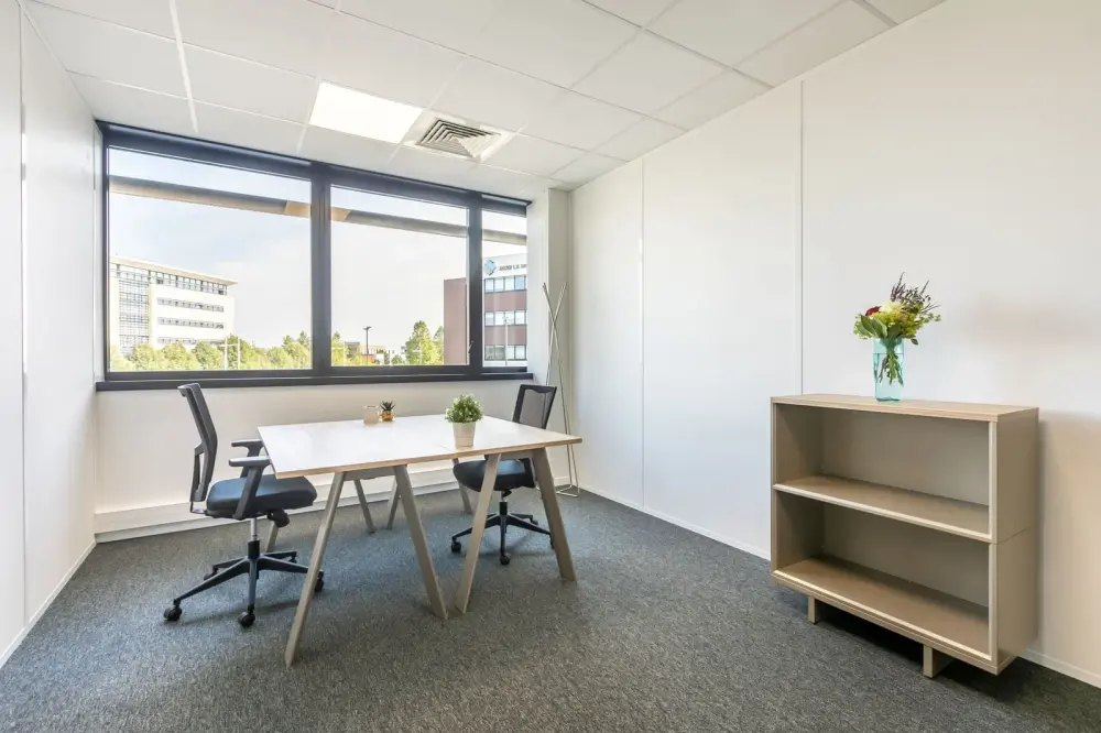 Bureau B19 - 2 postes (14m²) — B'CoWorker Strasbourg Schiltigheim