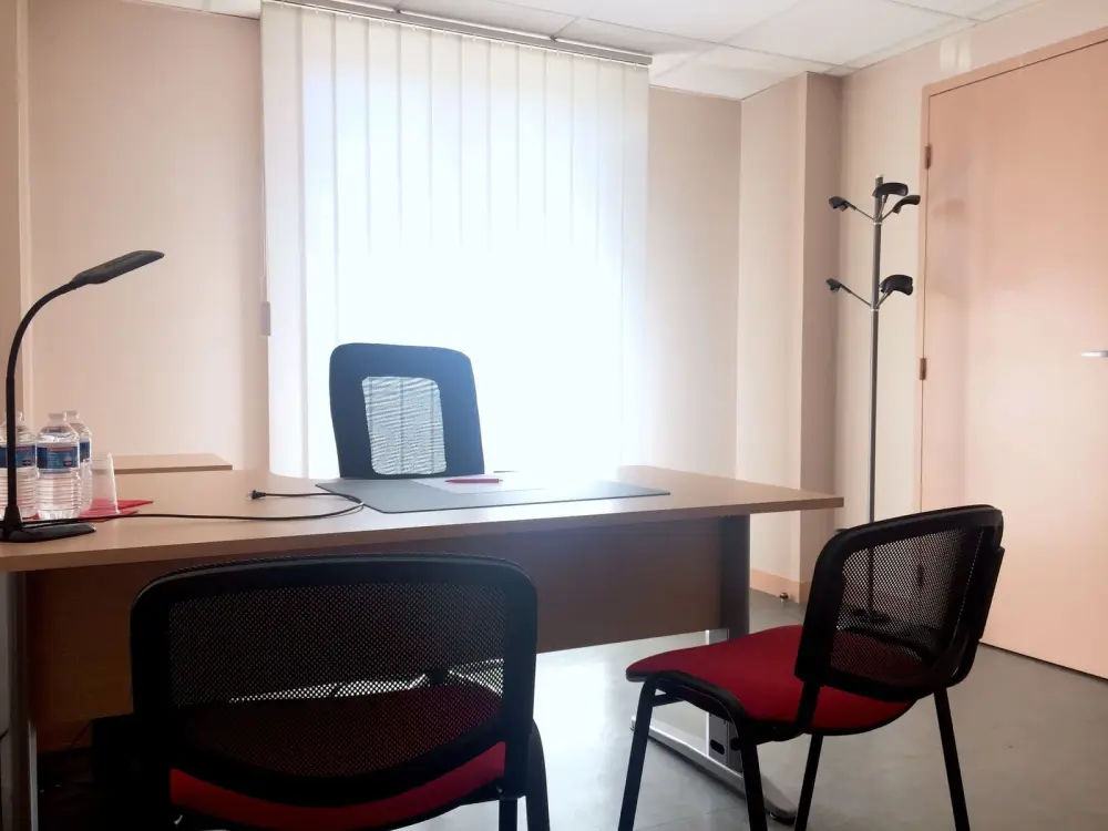 Bureau 2/3 personnes (avec fenêtre) · Buro Club Limoges