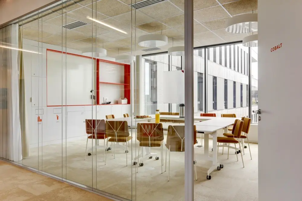 Salle Cobalt · Newton Offices Haute Borne