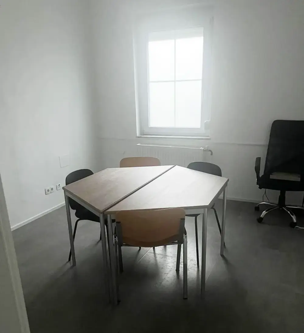 Besprechungsraum 4 Plätze · Hub7000