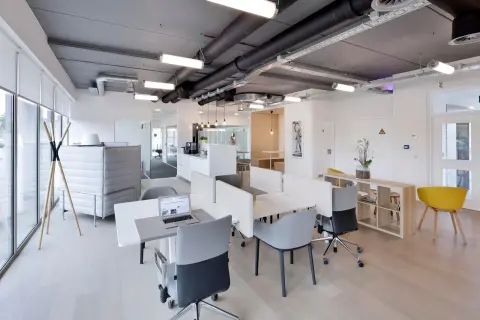 Coworking day pass — Regus Porto Alegre, 4o Distrito, Porto Alegre
