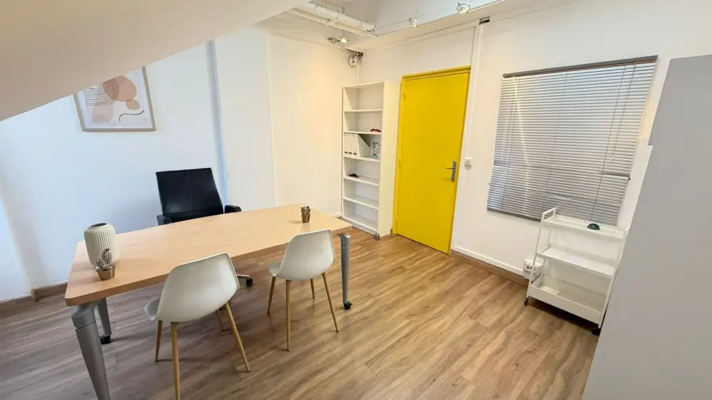 BUREAU PRIVATIF DE 13m² - 21.01 · Facility Center
