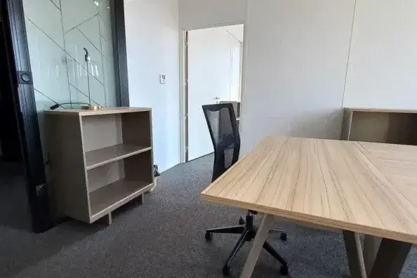 B19 et B19 Bis- Bureau privatif standard 6 postes — B'Coworker Angers Trélazé