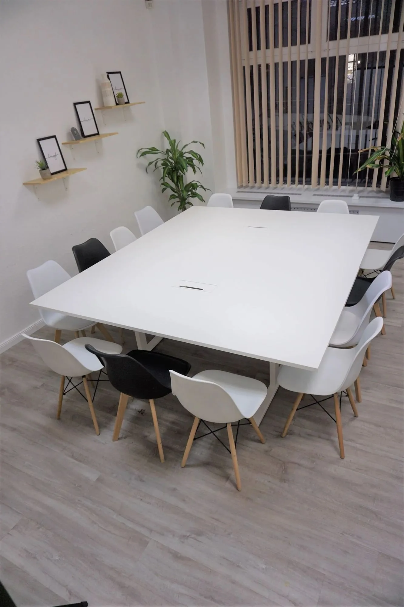 Wonder Coworking, Meeting room for 14 people, Berlin
