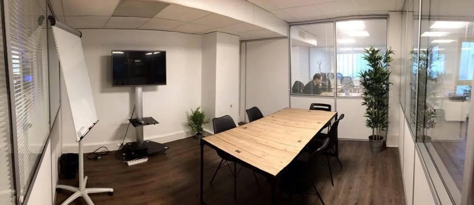 Work in Cardinet, Salle de réunion 6 personnes, Paris 17e