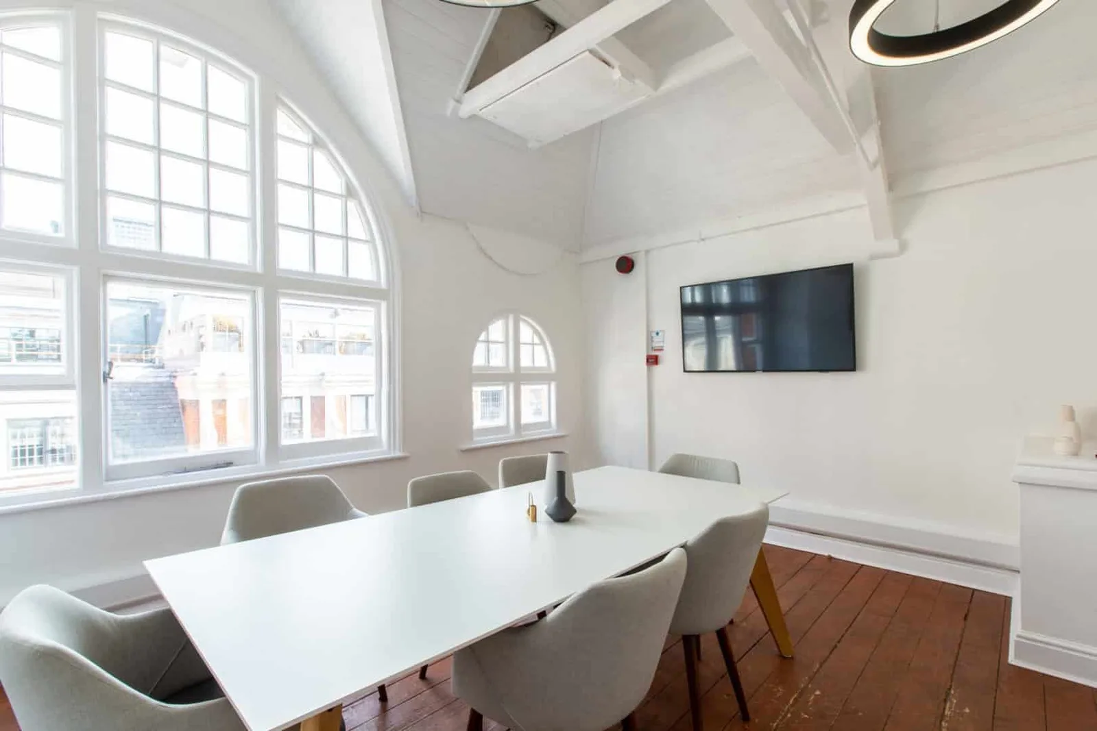 WorkPad Offices - 34-35 Berwick street, Meeting room for 6 people, London