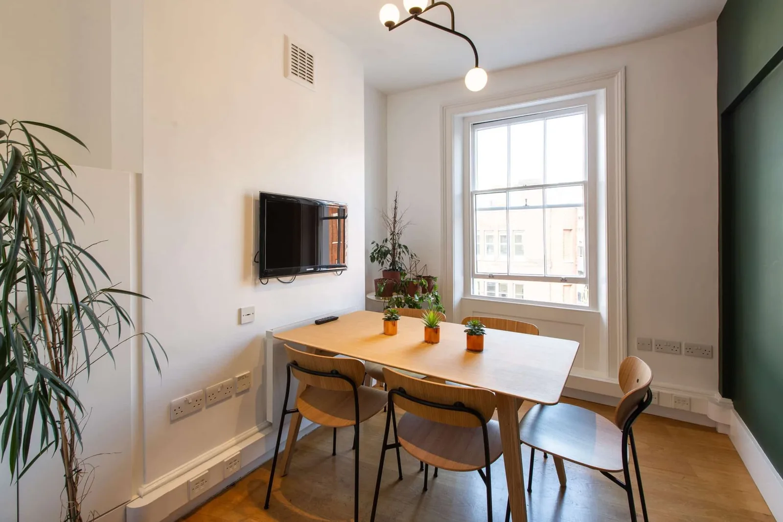 WorkPad Offices - 42 Tavistock Street, Meeting room for 5 people, London