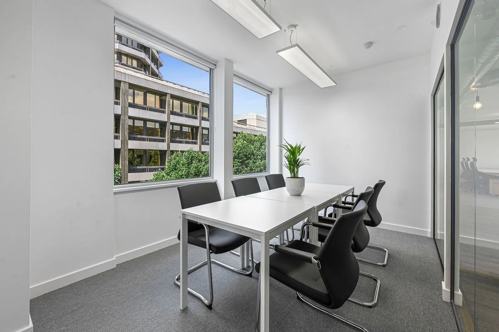 Workplace Plus 250 Tottenham, Salle de réunion 6 personnes, Londres