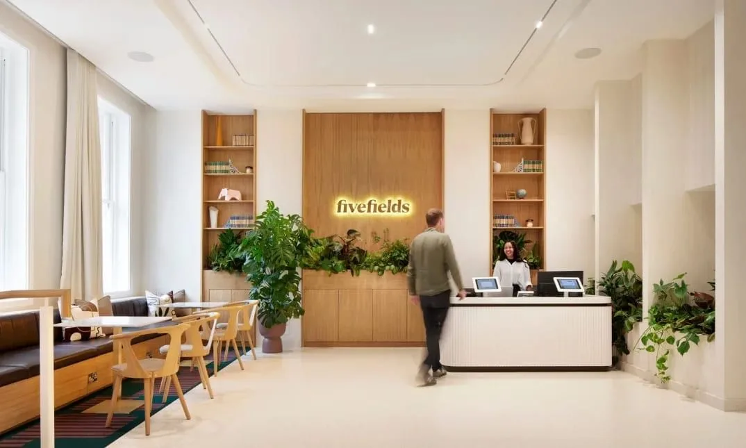 x+why Fivefields, Réception, Londres