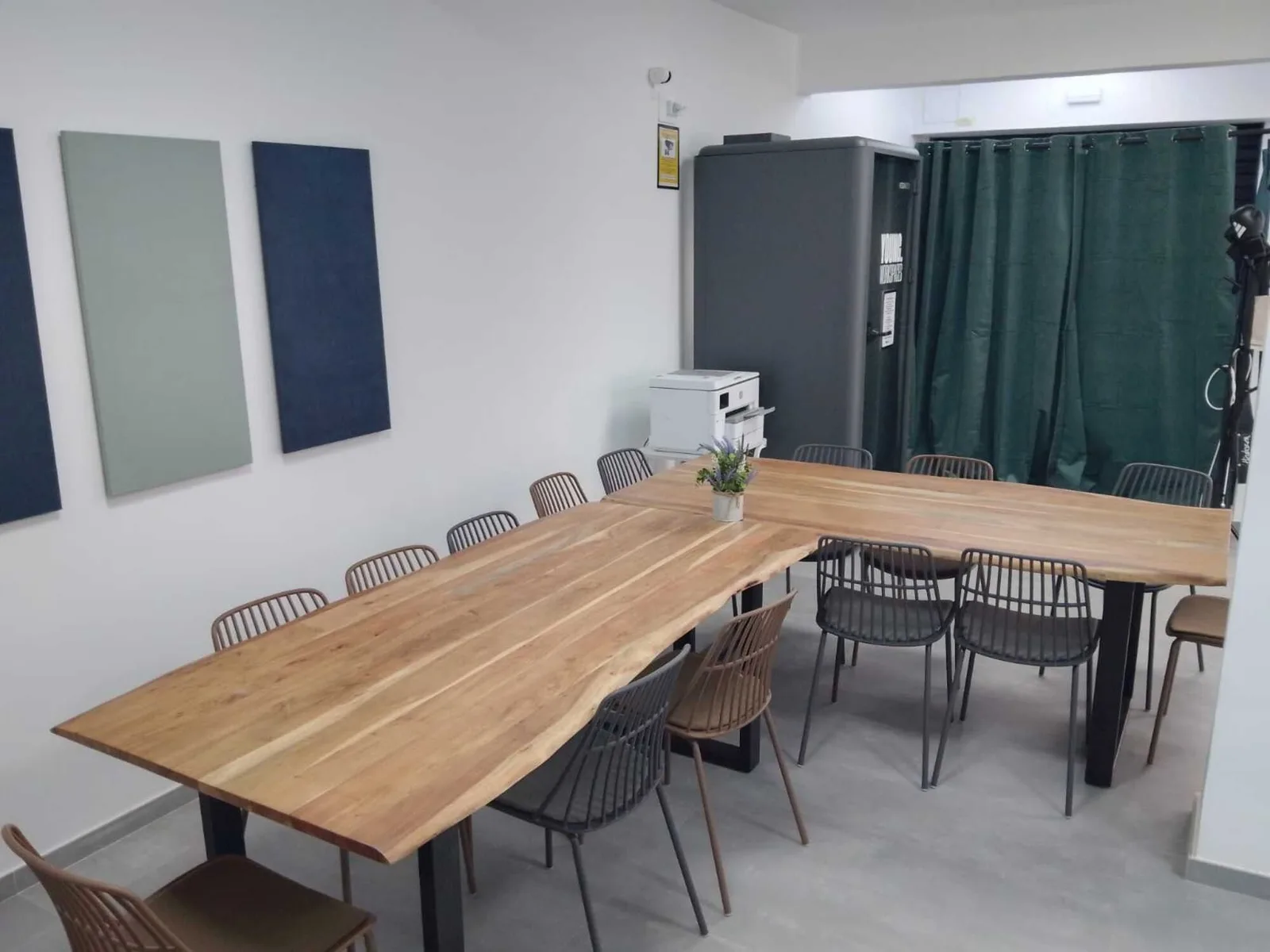Young Workspaces Cabanyal, Meeting room for 14 people, Valencia