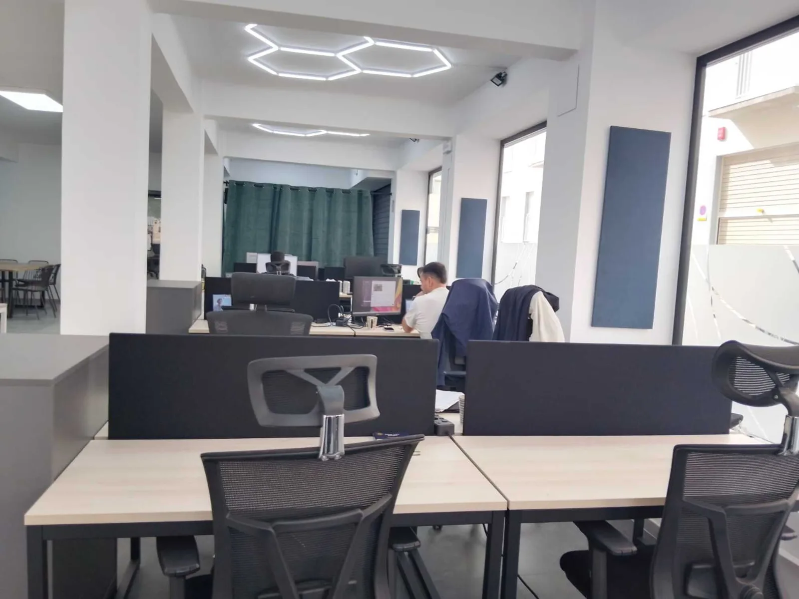 Young Workspaces Cabanyal, Open-plan office, Valencia