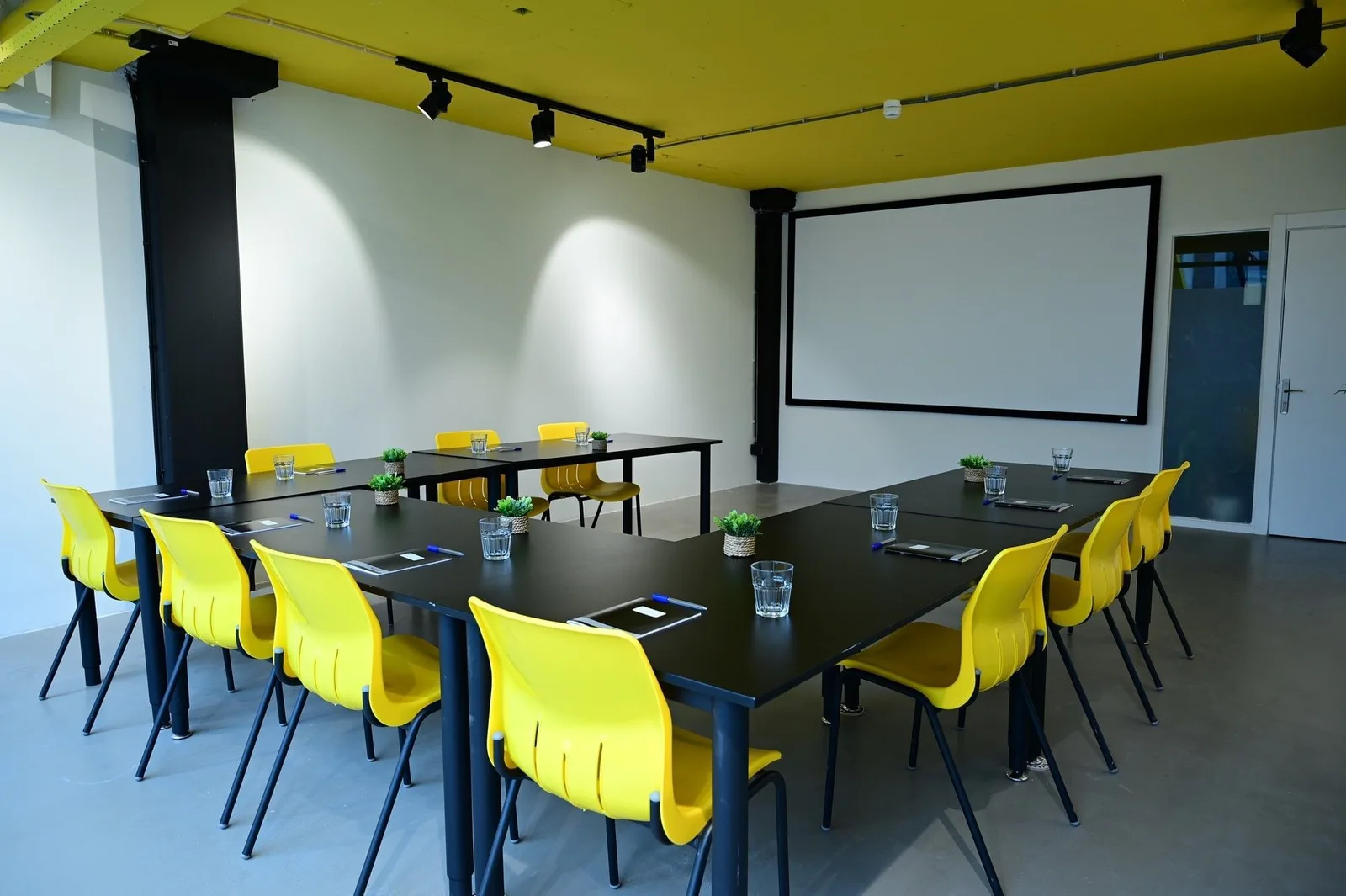 Young Workspaces Volmerlaan, Training room for 10 people, Rijswijk